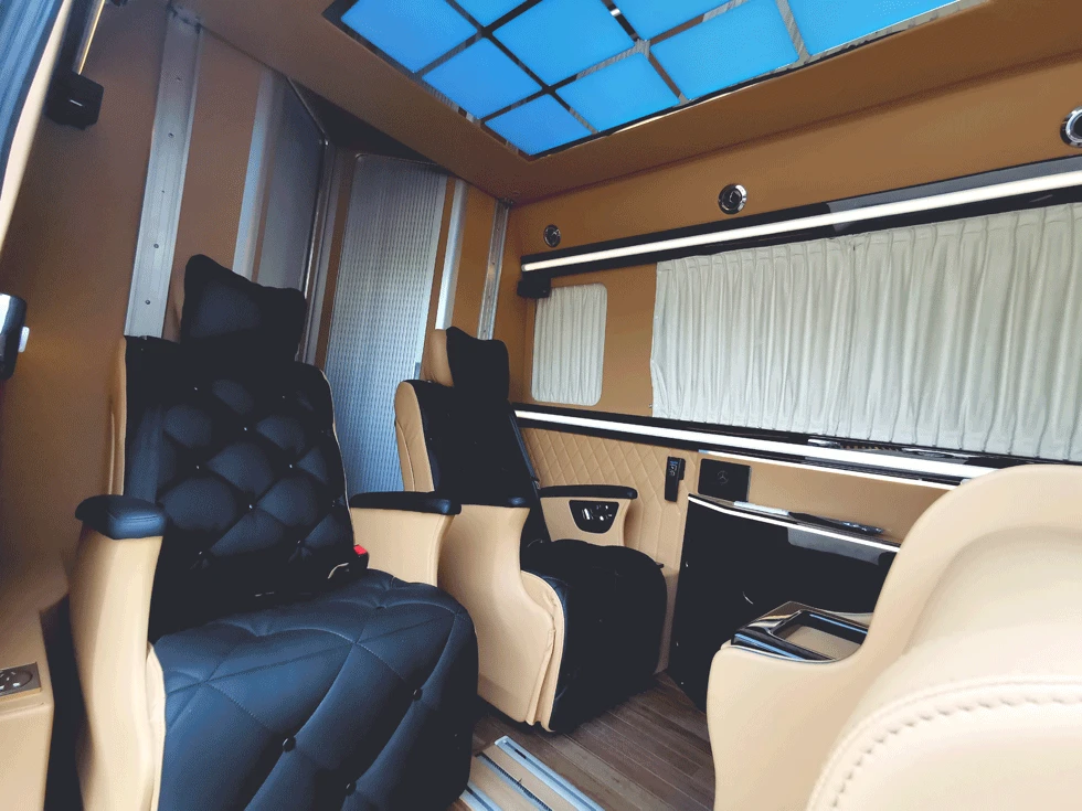 تعال وتحقق من الأجزاء الداخلية لسيارة Mercedes-Benz Sprinter Motorhome