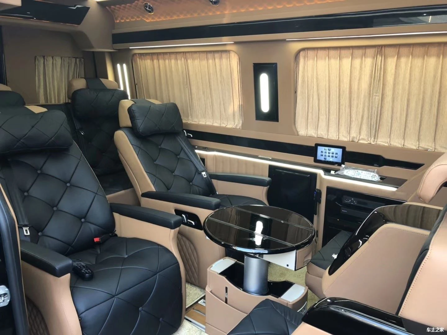 تم إصدار حقيبة التعديل الداخلي لسيارة Mercedes-Benz Sprinter مؤخرًا ، مثل الت...