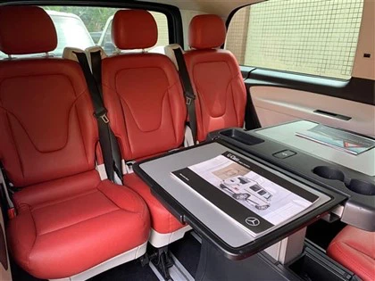 طاولة سيارة مايباخ اليدوية